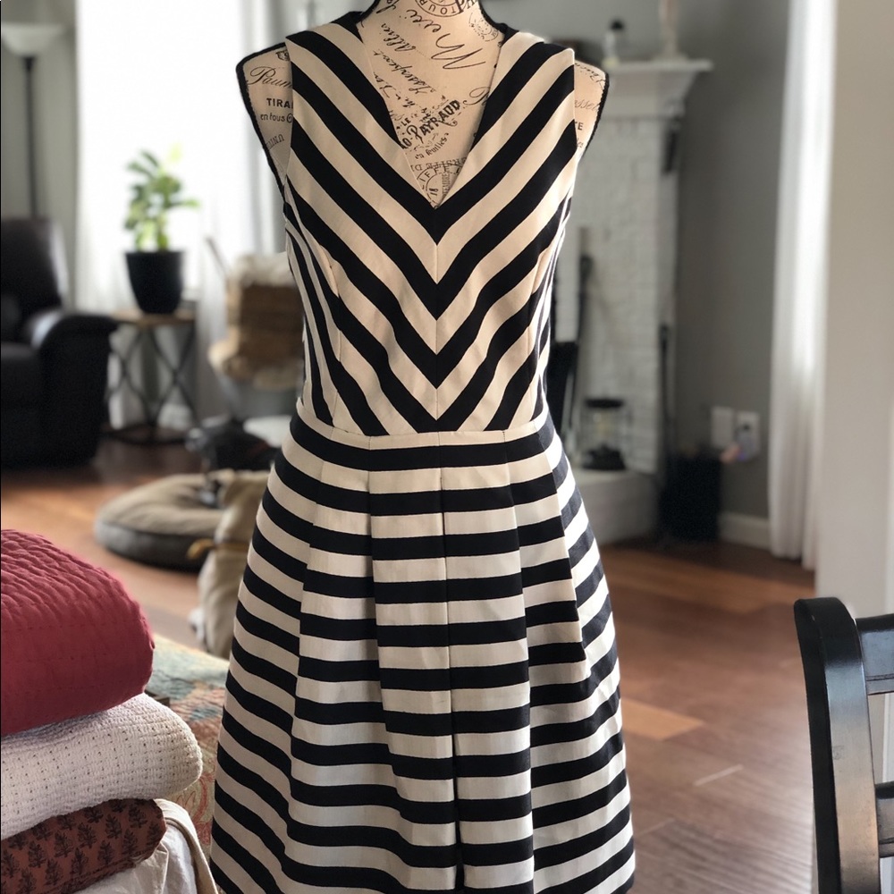 **NWT** BANANA REPUBLIC CHEVRON COCKTAIL DRESS